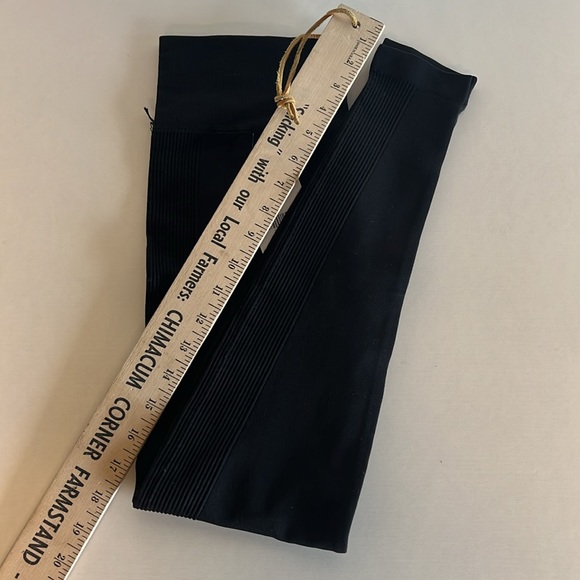 Black Ribbed Leggings - Picture 3 of 10